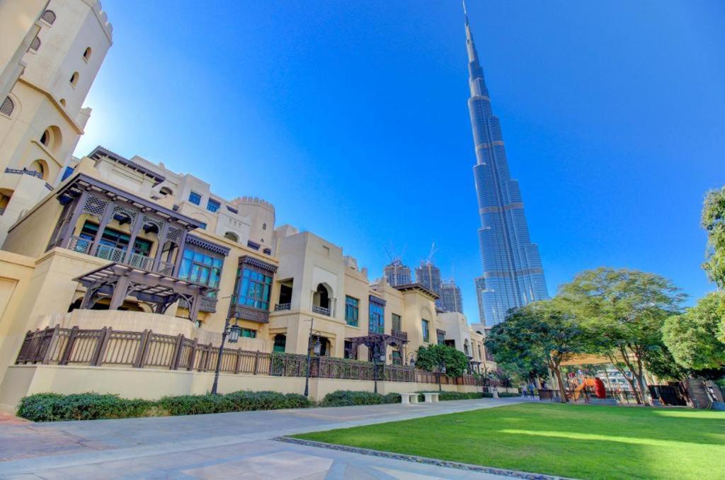 Durrani Homes: Garden Oasis at Souk Al Bahar with Jacuzzi Dubai Exterior photo